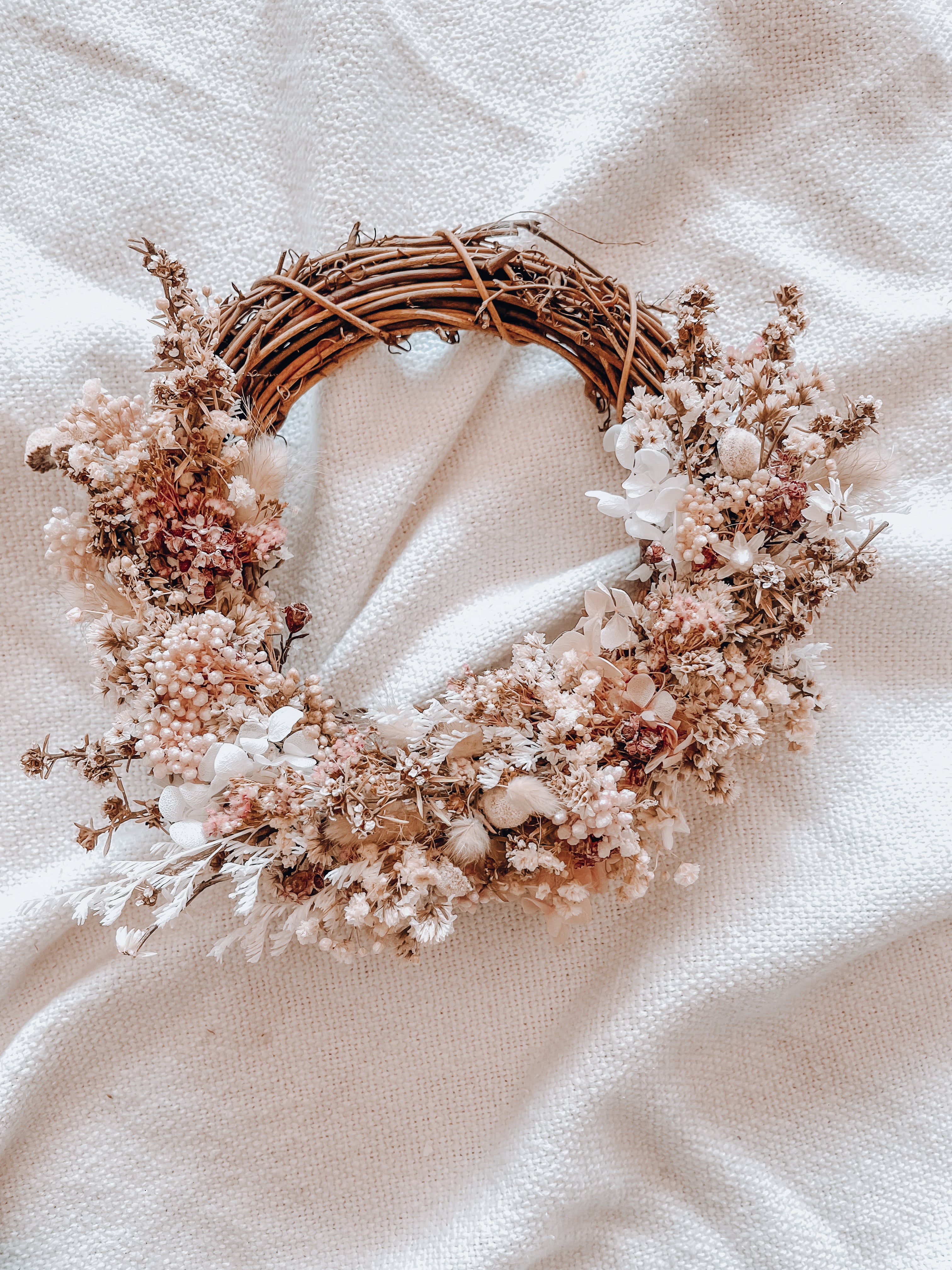 Mini everlasting floral wreaths - white/natural/blush pink.