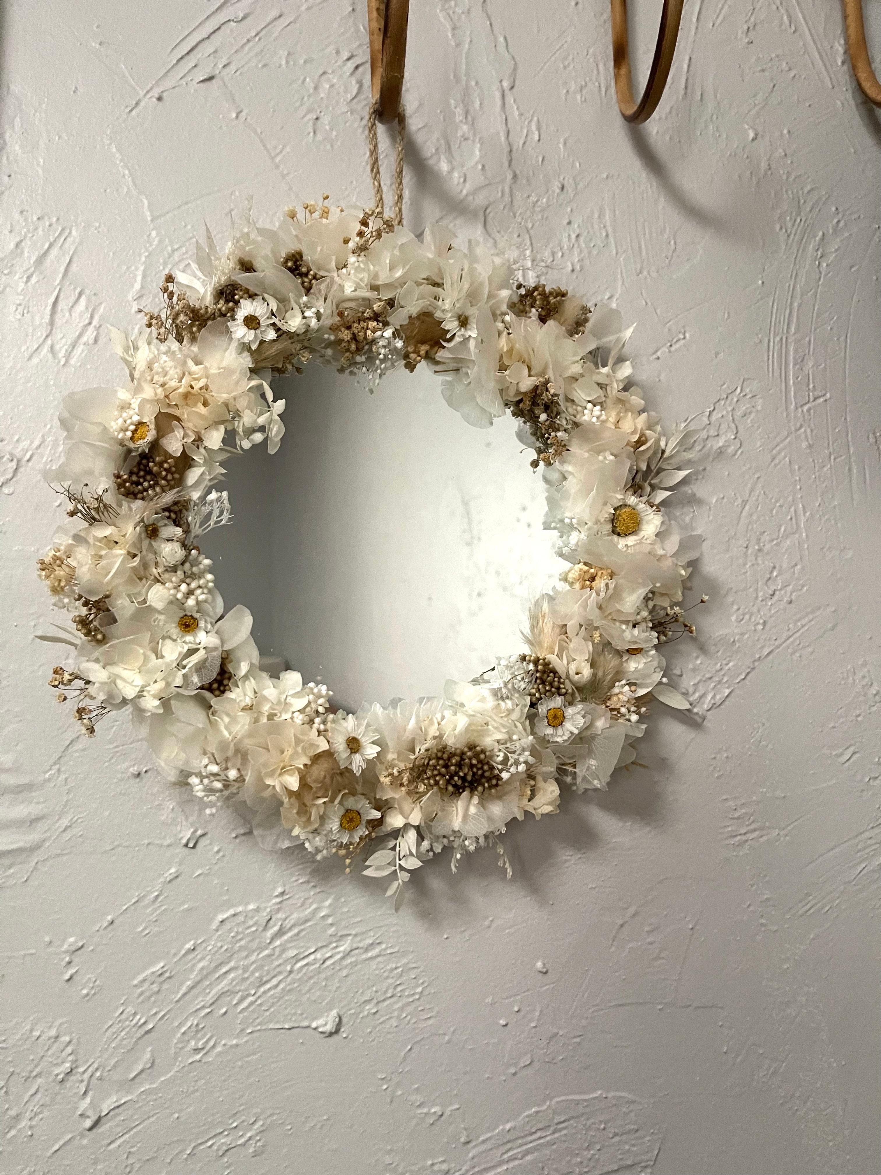 Everlasting floral hanging mirror -small.