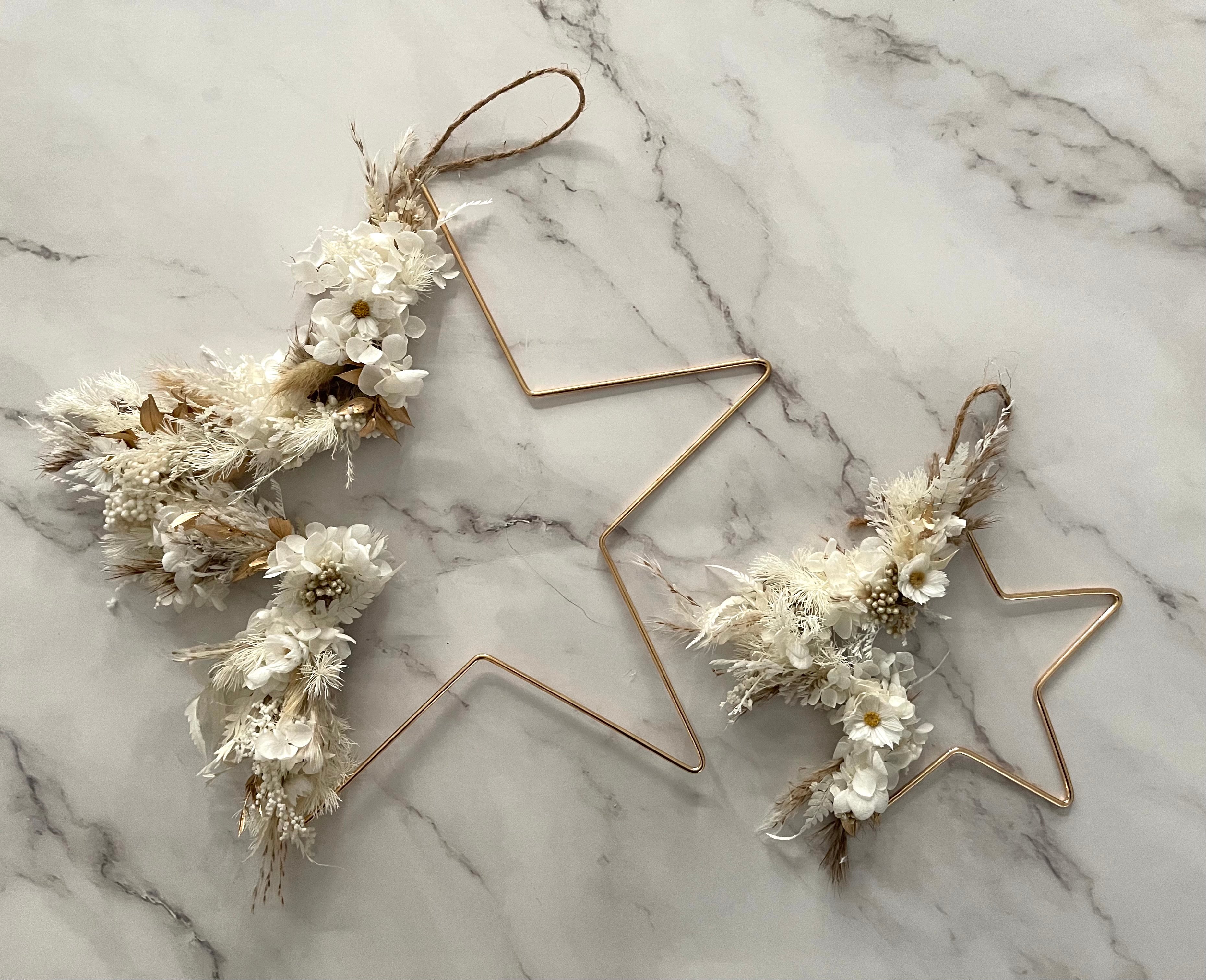 Hanging floral star pack of 2 - white/ natural / gold.