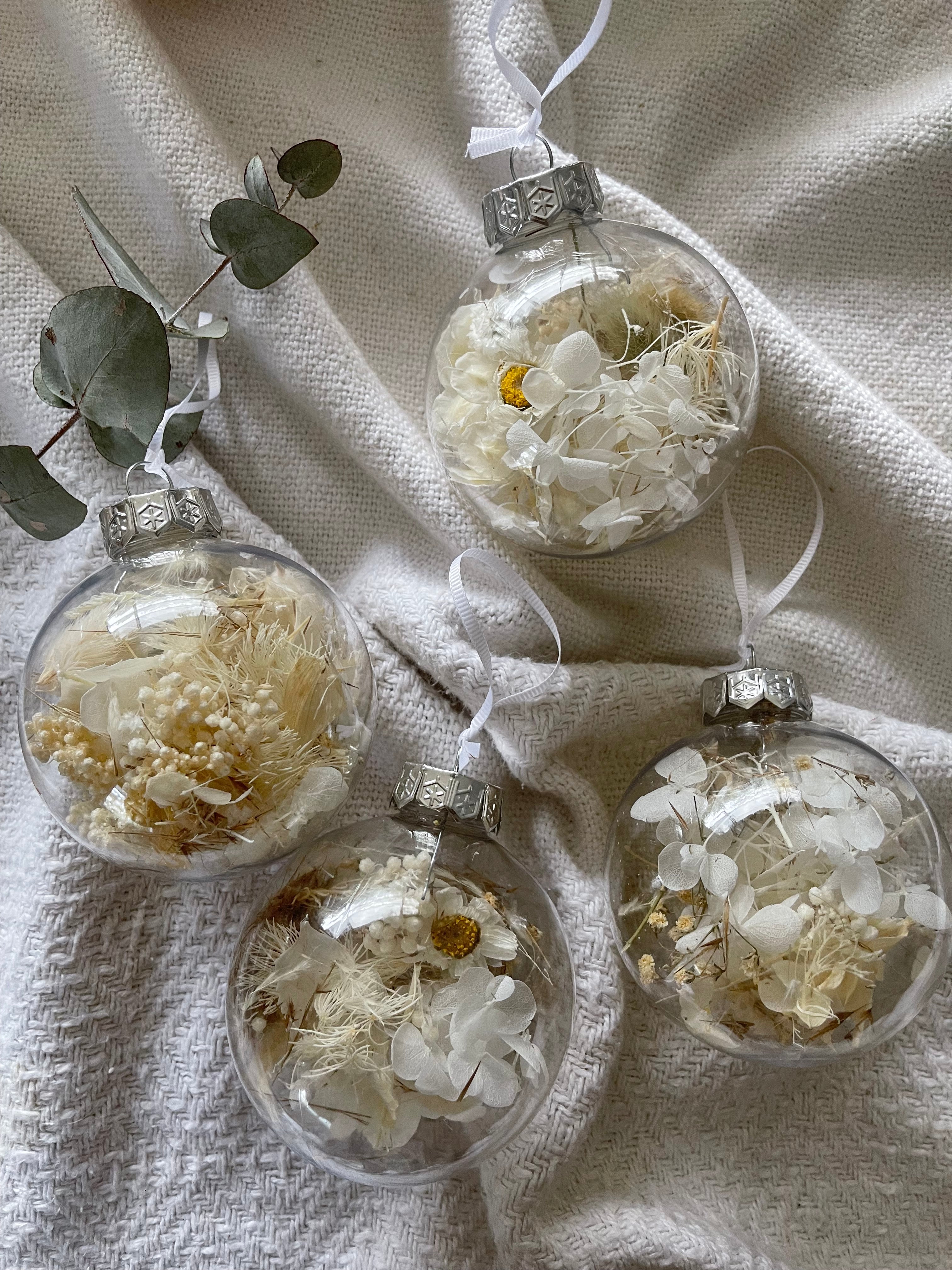 Christmas floral baubles 6CM set of 4 - white/natural.
