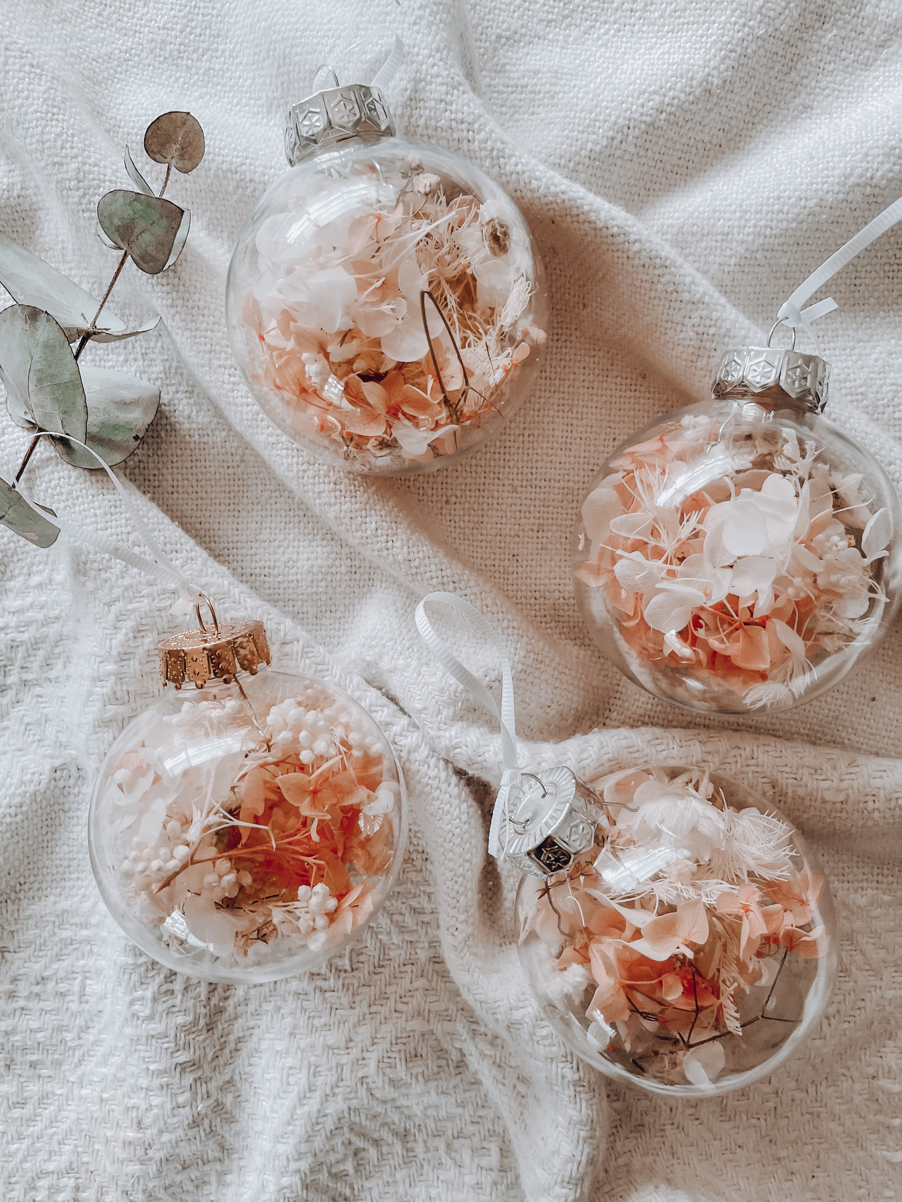 Christmas floral baubles 6CM set of 4 - Peach.