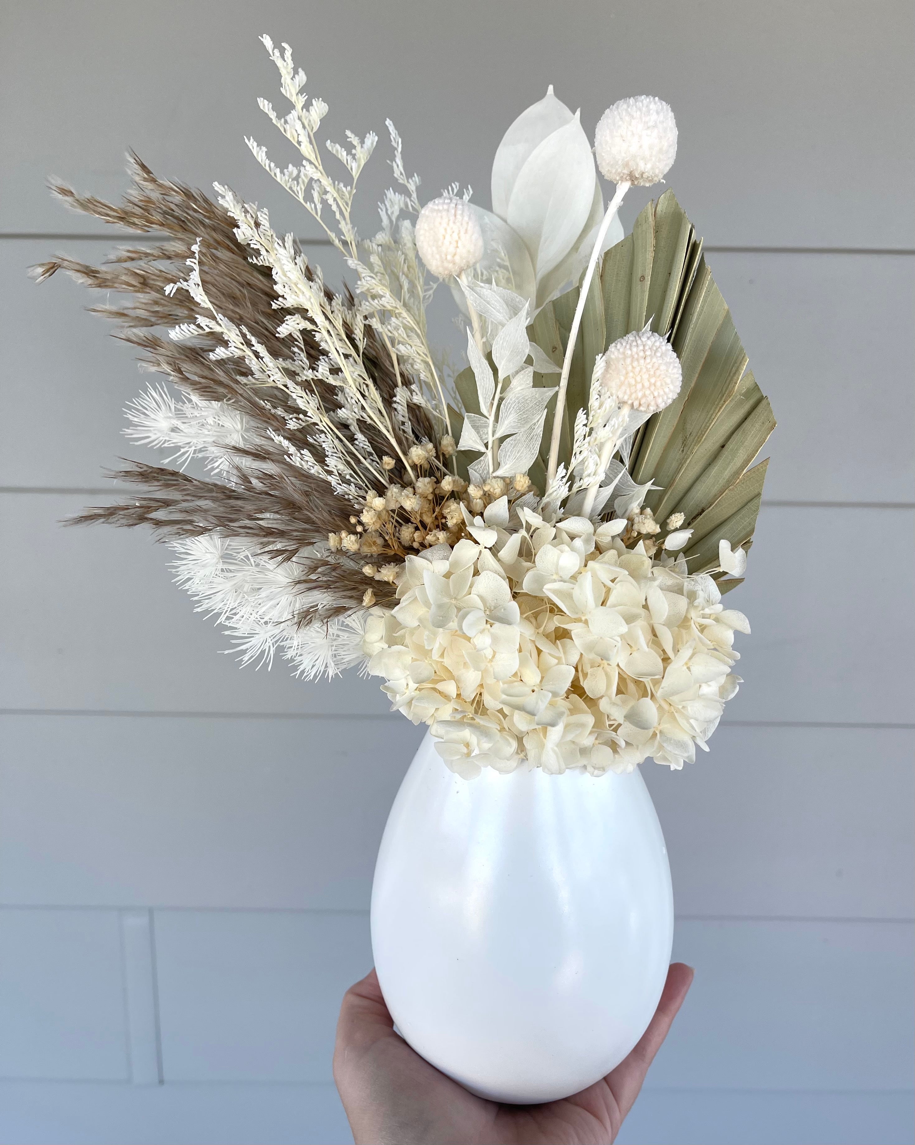 Everlasting vase arrangement - small -white/natural.