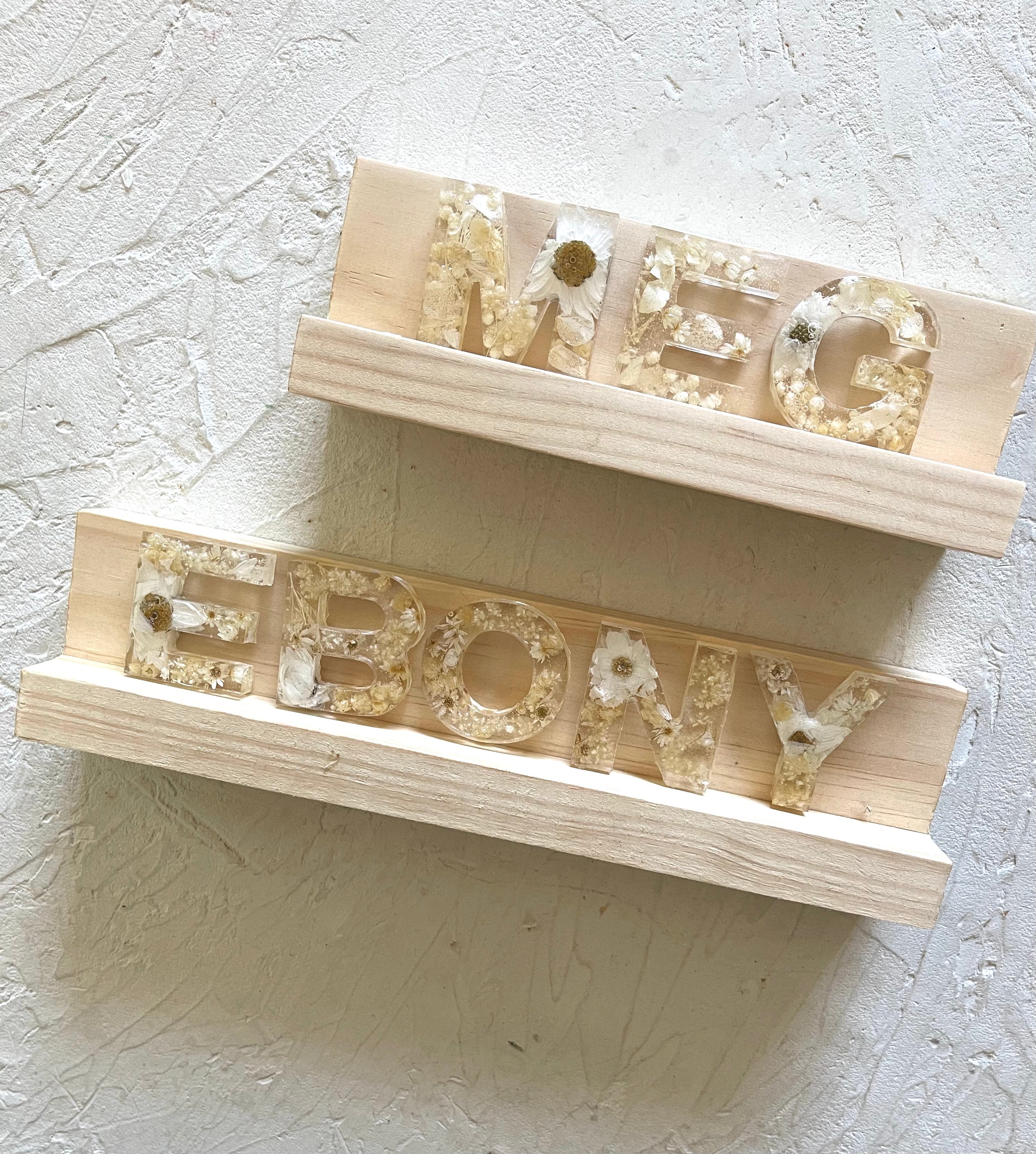 Resin & dried flower name + timber stand.