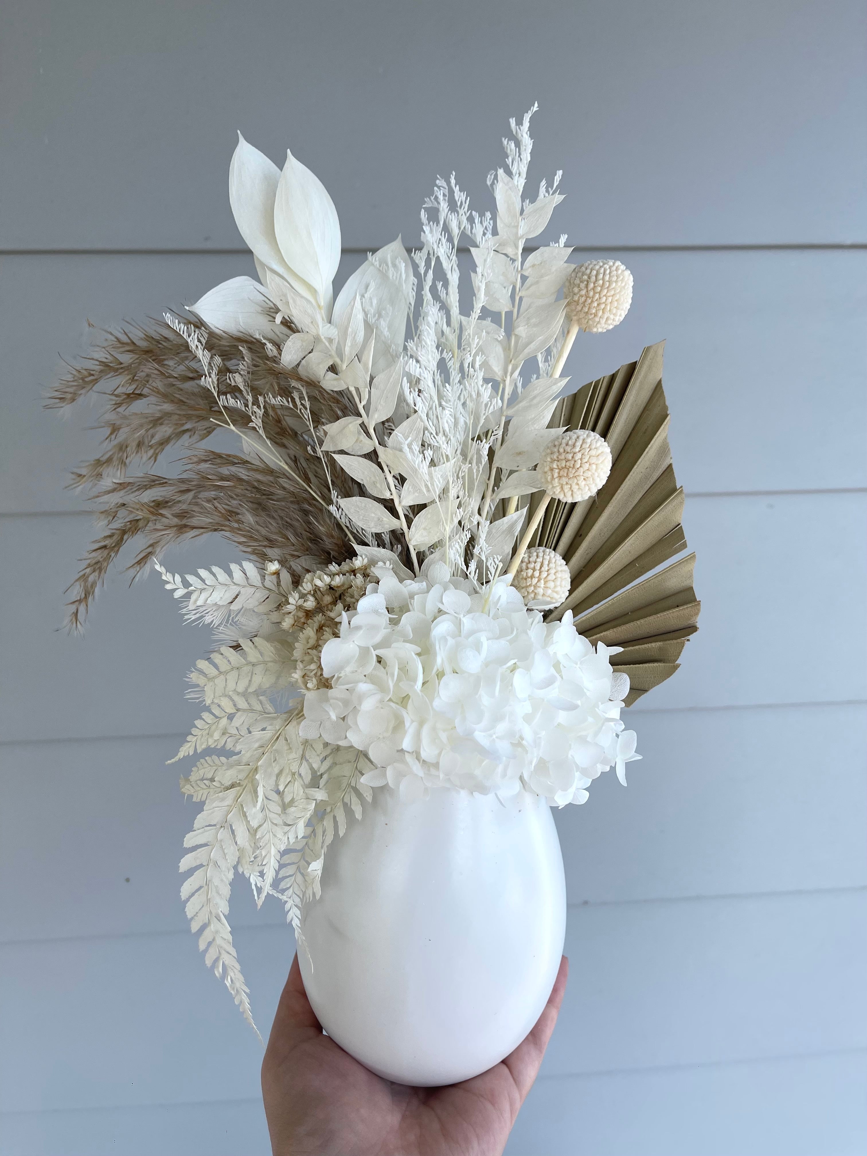 Everlasting vase arrangement - small -white/natural/billy buttons.